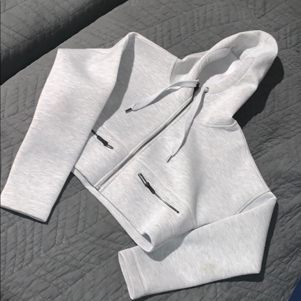 Athletes crop top sweater